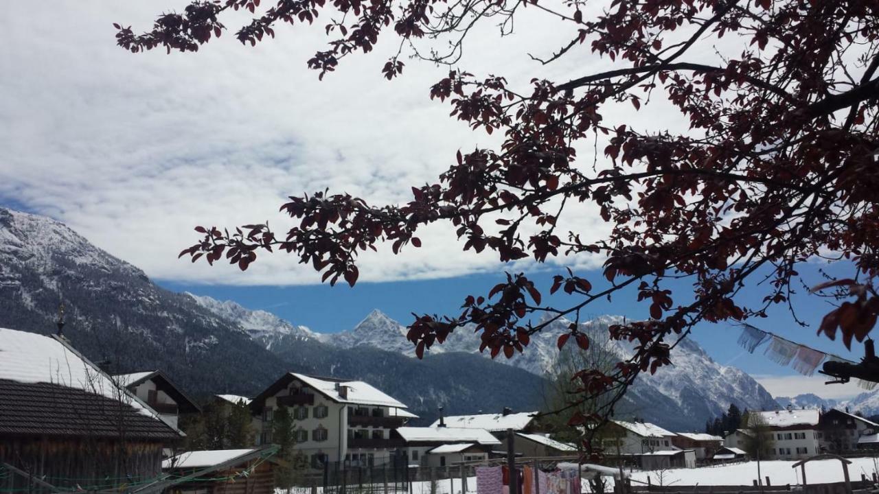 Hotel Gästehaus Berghof Krün Exterior foto